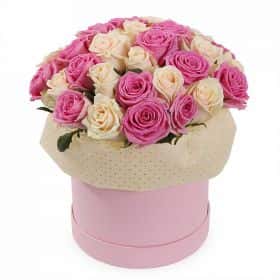 51 белая и розовая роза 40 см. в шляпной коробке Cтандарт