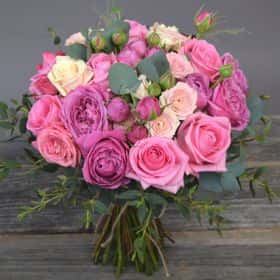 Букет с розами ассорти «Красотка»