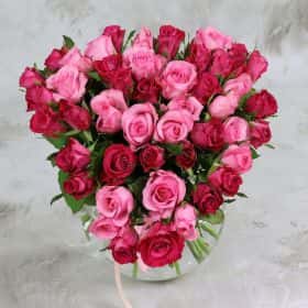 Букет из 51 розовой розы 40 см. в форме сердца Cтандарт