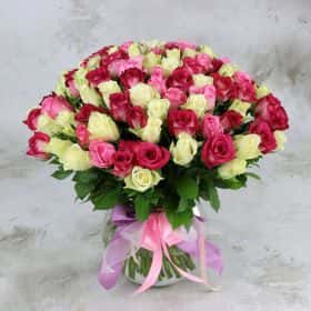 Букет из 101 белой и розовой розы 40 см