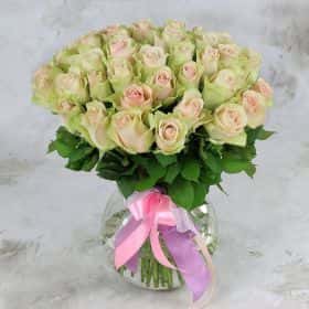 Букет из 51 зелено-розовой розы 40 см. Люкс