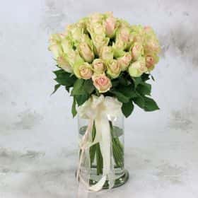 Букет из 51 розово-зеленой розы 40 см. Cтандарт