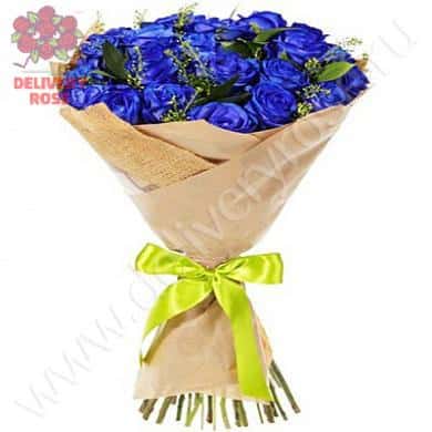 25 синих роз с зеленью 
