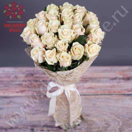 Букет из 25 кремовых роз «Талея»